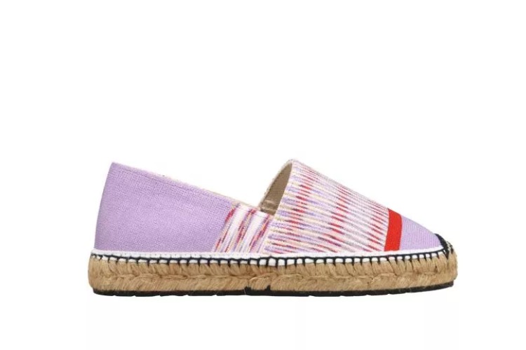 Lila espadrile sa crvenim detaljima