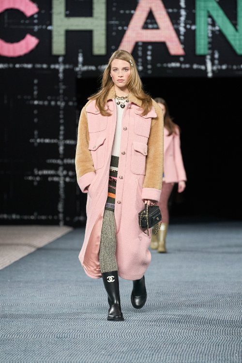 chanel-fw-22-kolekcija-omaz-kultnom-tvidu