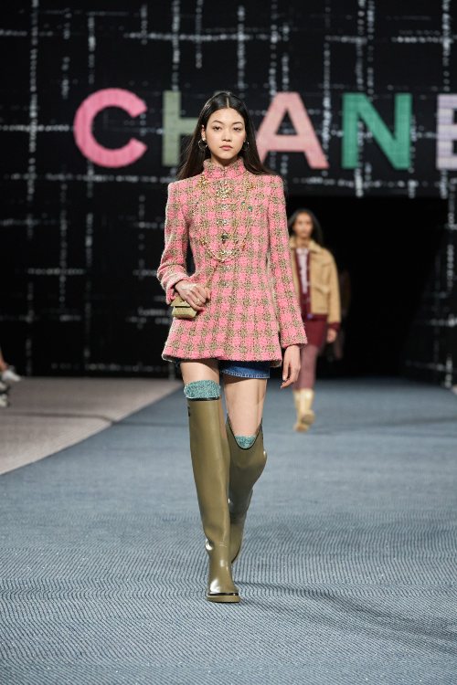 chanel-fw-22-kolekcija-omaz-kultnom-tvidu