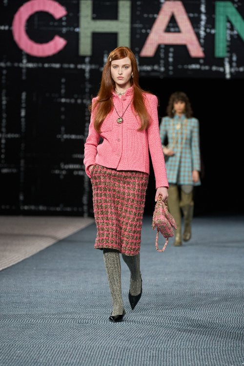 chanel-fw-22-kolekcija-omaz-kultnom-tvidu