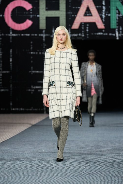 chanel-fw-22-kolekcija-omaz-kultnom-tvidu