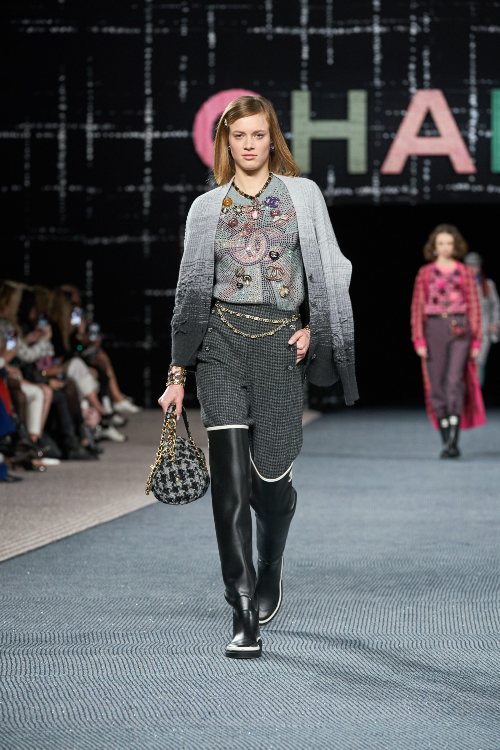 chanel-fw-22-kolekcija-omaz-kultnom-tvidu