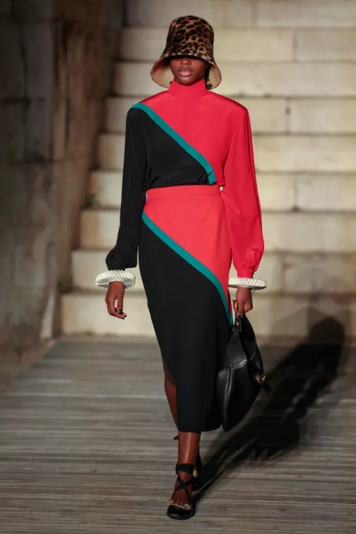 gucci-predstavio-kolekciju-resort-2023-pod-nazivom-cosmogonie