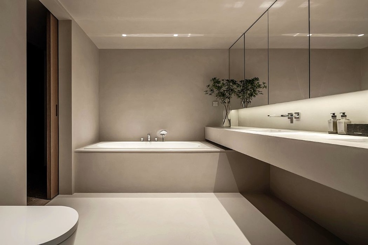 Kupatilo opremljeno u vabi sabi stilu ispunjeno je neutralnom paletom boja