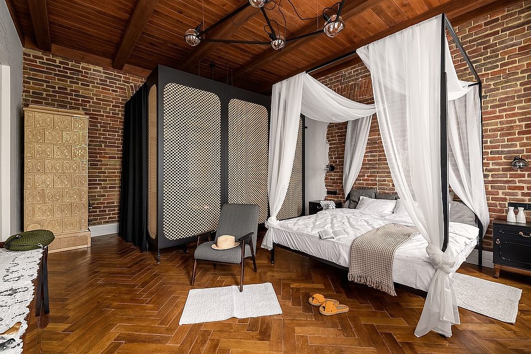 Udobna spavaća soba sa zidovima od cigle i velikim bračnim krevetom