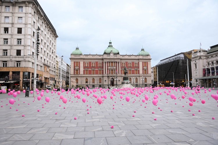 roze-trgovi-glavnih-gradova-u-regionu-na-osmi-mart-10