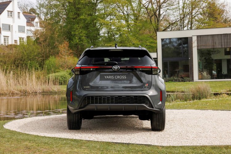 toyota-yaris-cross-2026-restajling-hibridni-suv-gr-sport-dizajn-prednji-deo-auto-industrija-2