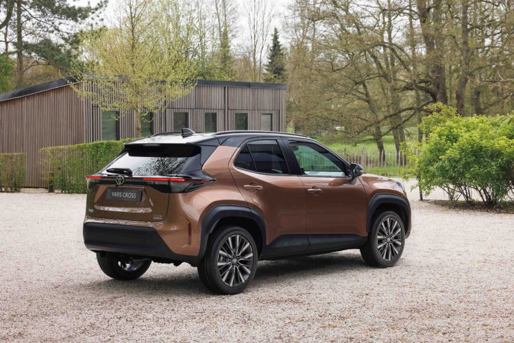 toyota-yaris-cross-2026-restajling-hibridni-suv-gr-sport-dizajn-prednji-deo-auto-industrija-1