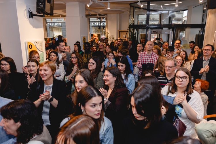 unbounded-voices-nesputani-glasovi-francuski-institut-beograd-zene-balkana-izlozba-fotografija-1