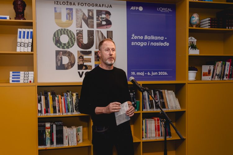 unbounded-voices-nesputani-glasovi-francuski-institut-beograd-zene-balkana-izlozba-fotografija-8