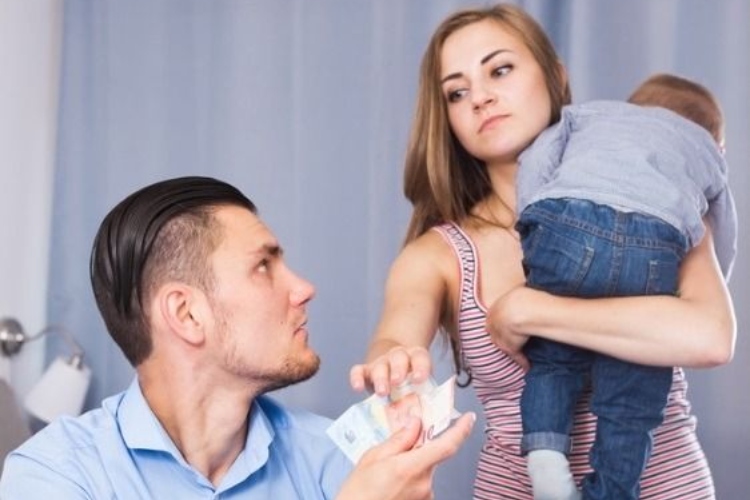 Suprug vam ne pomaže oko bebe: kako se izboriti sa ovom situacijom?