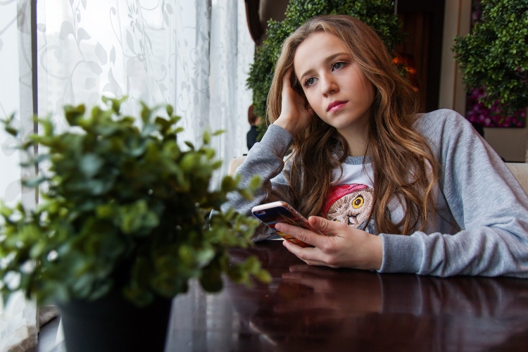 4 tinejdžerske faze kroz koje će vaša ćerka najverovatnije proći