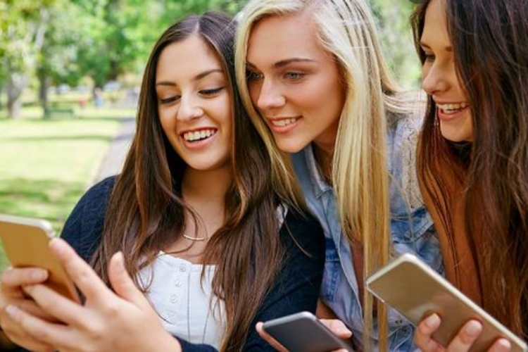 Tinejdžeri i društvene mreže – kako stvoriti zdravu granicu?