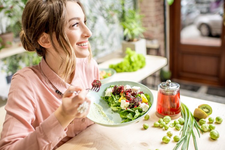 7 pravila anti-age ishrane: šta jesti da biste ostali mladi