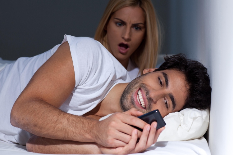 Zašto vaš suprug gleda druge žene online?