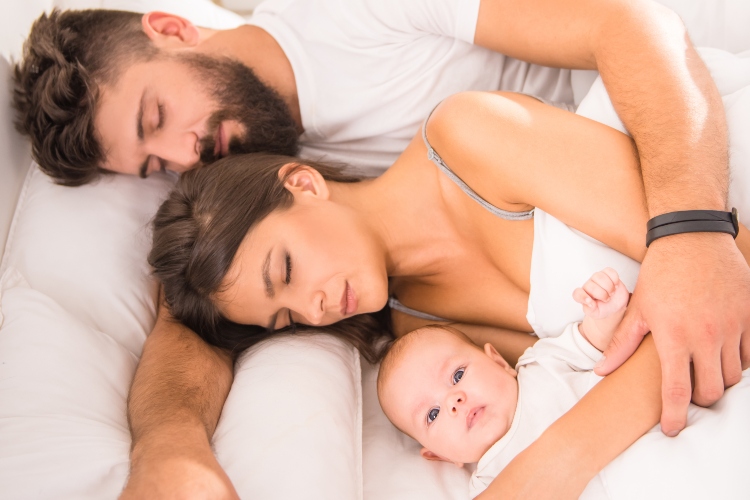 Kako očuvati intimnost ako delite krevet sa bebom?