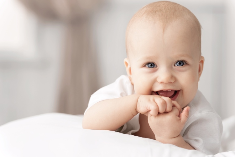 Kako pomoći bebi da izgovori svoju prvu reč?