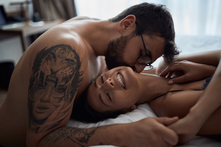 Iznenadićete se: Tri stvari koje muškarcima pružaju veliko zadovoljstvo u krevetu!