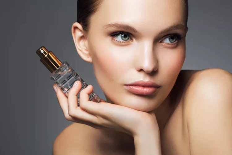 Muškarci otkrivaju top 5 ženskih parfema koje smatraju najprivlačnijim