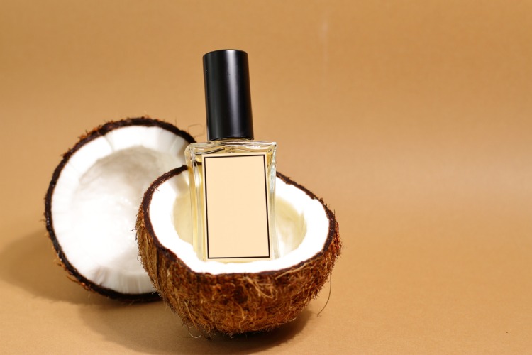 Smells like Summer: 7 najdivnijih parfema sa notama kokosa