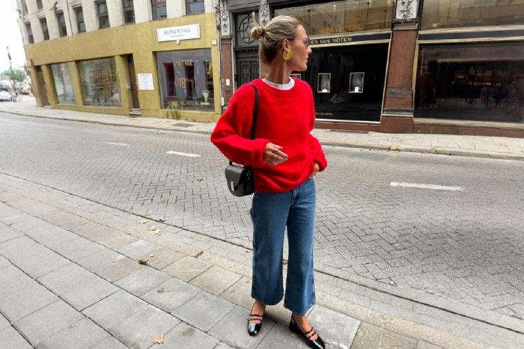 Toplije od kapućina, šik kao Pariz – crveni džemper je must-have jesenje sezone