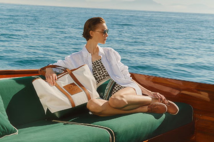 Boat Bag: povratak  klasika iz ’90-ih koji ovog leta postaje „it“ aksesoar bez konkurencije