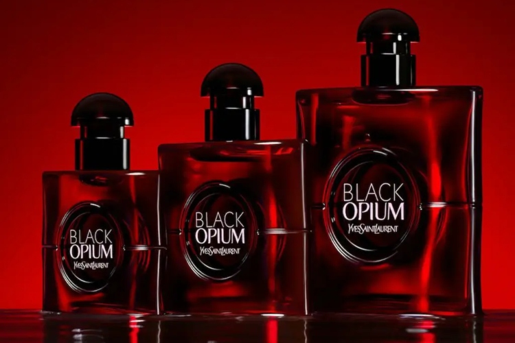 Na novi omiljeni parfem za 2024 Yves Saint Laurent Black Opium