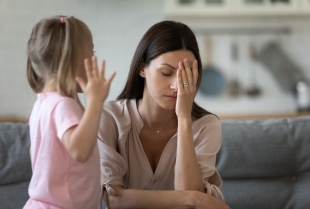 Kako reagovati kada se dete ponaša agresivno prema svojoj bebisiterki?