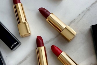 5 najlepših novogodišnjih poklona za devojke koje vole ruževe