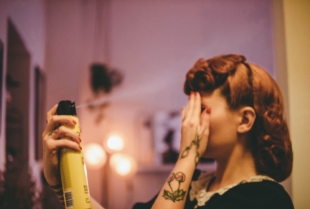 15 neverovatnih načina da upotrebite lak za kosu