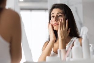Koja je opasnost od previše aktivnog čišćenja lica?