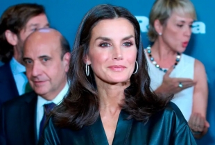 Fatalna dama: Kraljica Leticija uručila je eko-nagradu u spektakularnoj haljini