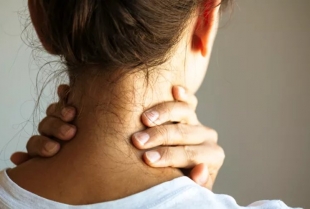 3 vežbe za smanjenje napetosti u vratu i ramenima usled stresa
