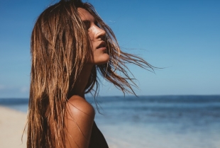 Keratin ili botoks tretman: saveti frizera za dubinsku hidrataciju kose posle leta