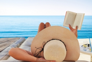 Top 10 knjiga koje možete pročitati na plaži ovog leta