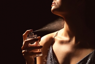 Volite sebe | 10 zavodljivih parfema koji će vas uvesti u raspoloženje za Dan Zaljubljenih
