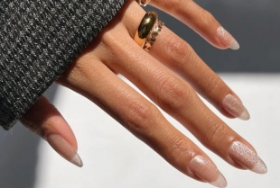 Sheer sparkle: manikir inspirisan trendom sa modnih pista