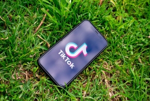 Dezinformacije o formulama za bebe i abortusima koje su u porastu na TikTok-u