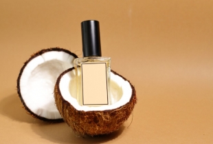 Smells like Summer: 7 najdivnijih parfema sa notama kokosa