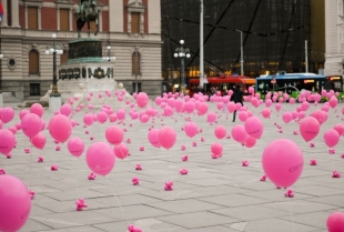 Roze trgovi glavnih gradova u regionu na Osmi mart