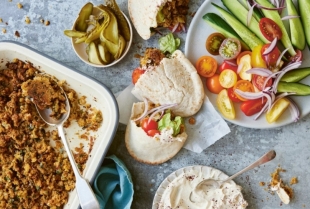 Porodični falafel sa tahini jogurtom