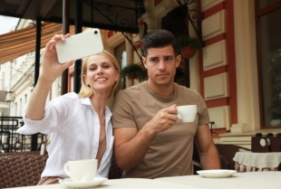 4 stvari koje srećni parovi znaju u vezi sa društvenim mrežama