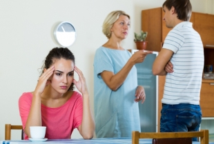 4 efikasna načina da držite svog momka van vaše porodične drame