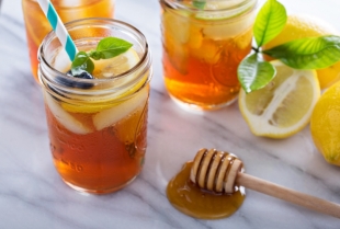 Topla voda sa limunom i medom - šta se dešava u organizmu kada se redovno pije