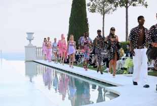 La Vacanza: Donatela Versaće i Dua Lipa predstavile svoju kolekciju u Kanu