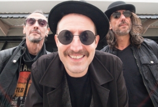 Džoni Midnajt Trio predstavio album 'Po sećanju': revitalizacija jugoslovenskog rokenrola