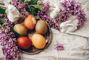 Kako da ofarbate uskršnja jaja prirodnim bojama