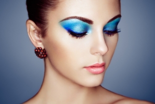 Osvežavajući plavi makeup: savršen za prolećnu sezonu