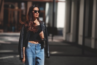 Farmerke + crni top - najomiljenija kombinacija fashionista za ovo proleće