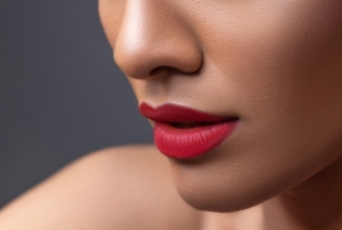 4 koraka do savršenih usana: Evo kako će vaš karmin trajati duže